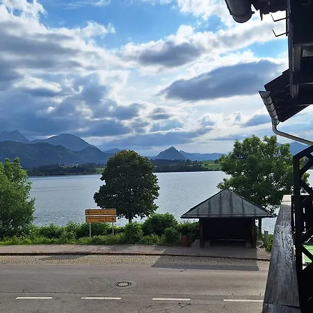 Mit Seeblick - Hopfen Am アパート